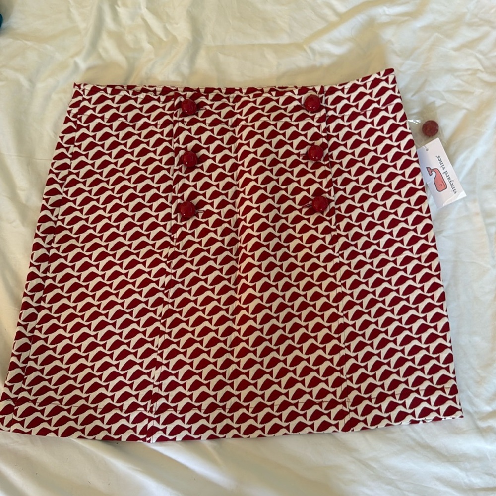 Vineyard Vines Red Geo Fish Skirt, size 6